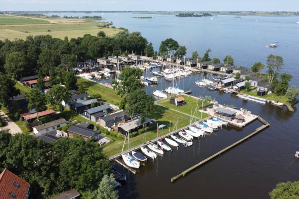 Вілла Modern Tiny House Op Rustig Watersportpark Елагейзен Екстер'єр фото